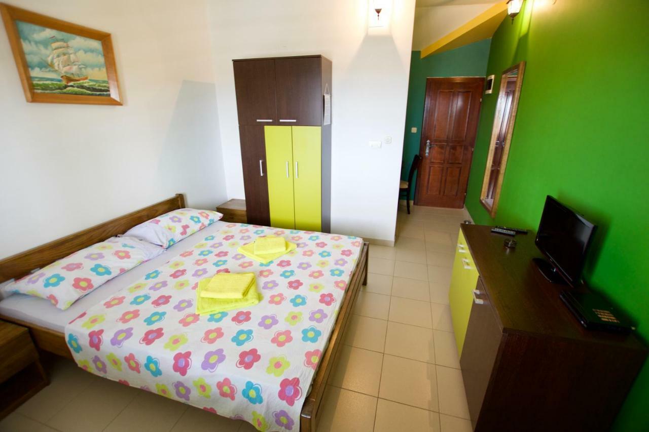 Pansion Hrga Hotel Vodice Ngoại thất bức ảnh